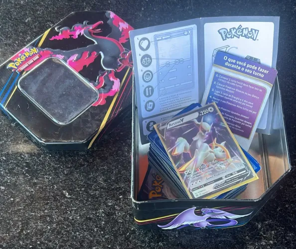 LATA POKÉMON TCG REALEZA ABSOLUTA - MOLTRES DE GALAR