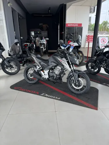 Moto Honda - CB 300f CBS