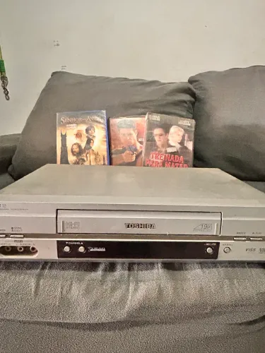 VENDO VIDEOCASSETE