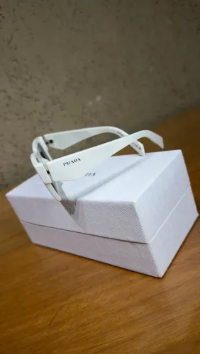 Óculos Prada Branco (Original, Pouco Usado e Completo)