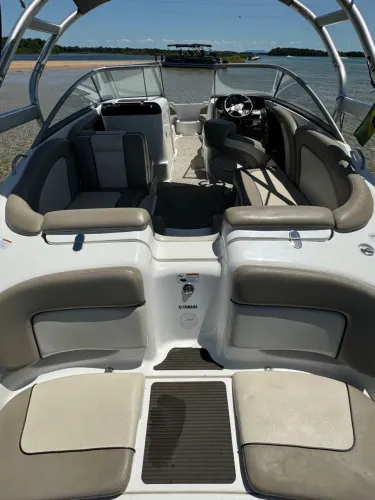 Jet boat Yamaha 242 Limited S