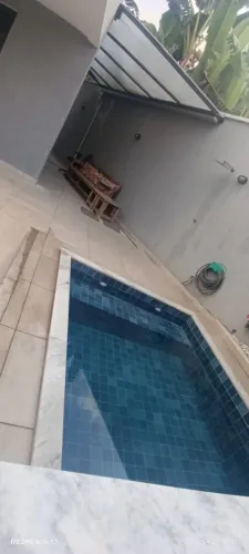 Alugo casa duplex com piscina, condomínio Jardim do Outeiro.