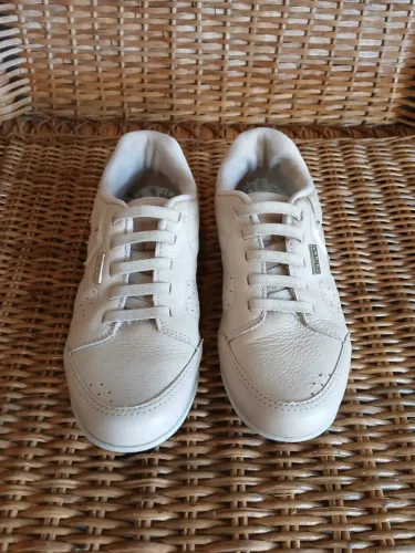 Sapato e tênis feminino à venda