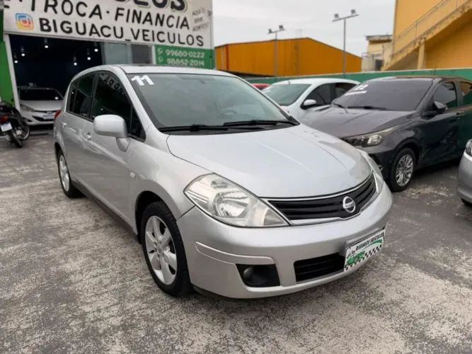 Nissan Tiida S 1.8/1.8 Flex 16V Mec. 2011