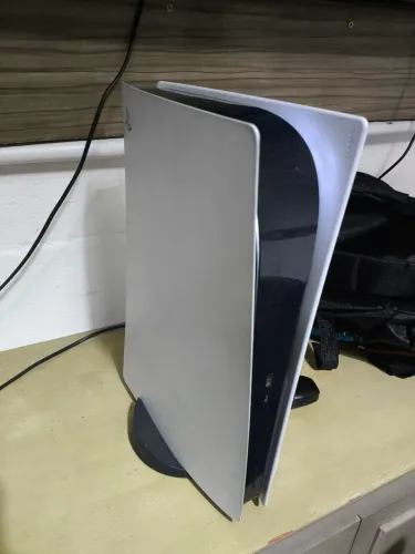 PS5 FAT 825GB com Leitor + Controle Original - bom estado