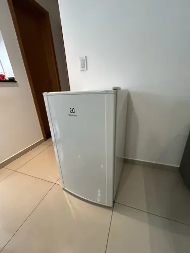Frigobar Electrolux 90L