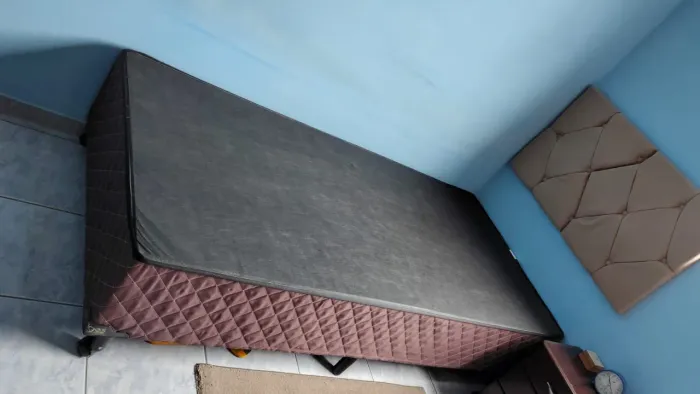 Vendo base de cama box com cabeceira eira