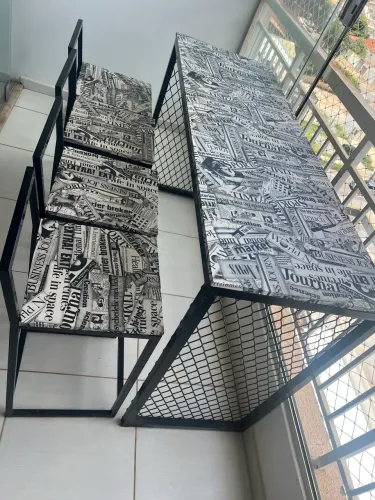 Bistro com 4 banquetas 