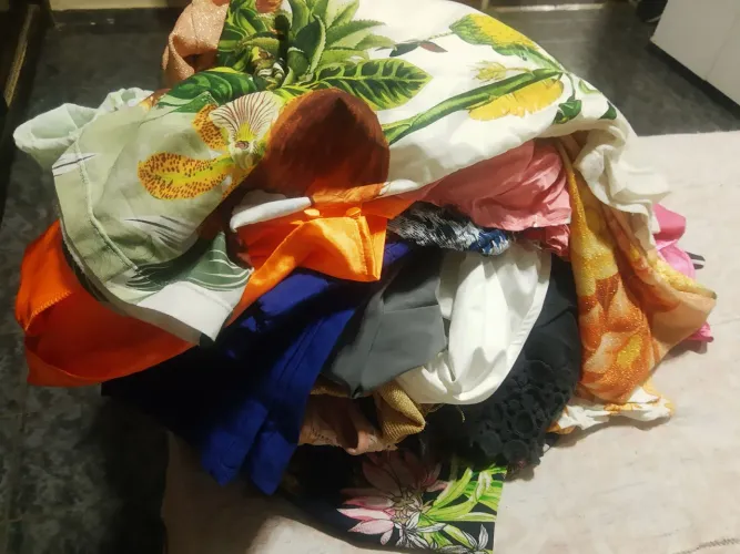 Lote de roupa feminina vários modelos obs 20 peças vestido.macacaoe tamanhos
