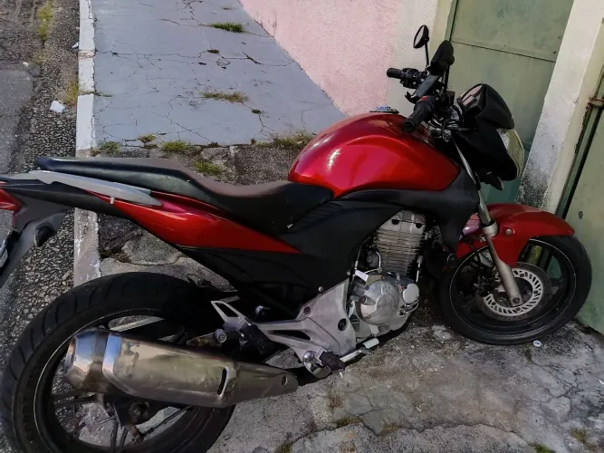 Vendo uma cb300 