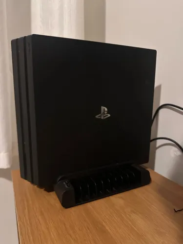 PS4 Pro 1TB + 2 Controles + Jogos + Suporte