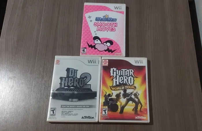 Lote de jogos de wii Wario,Dj hero 2,guitar hero