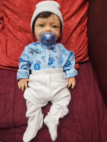 Boneco de silicone sólido