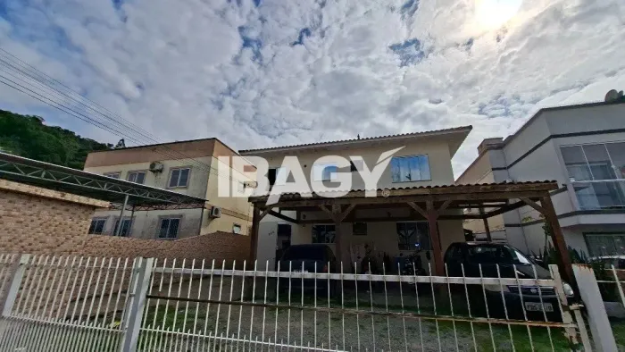 Excelente Casa 2 dormitório(s) em São Sebastião - Palhoça
