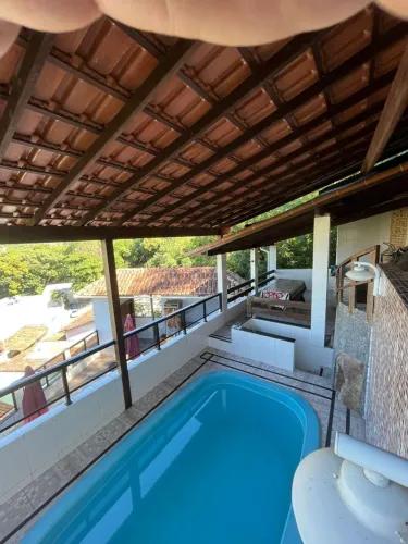CASA COM PISCINA 3 QUARTOS COM 1 SUÍTE