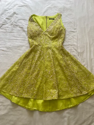 Roupas de festa (vestido e macacão)