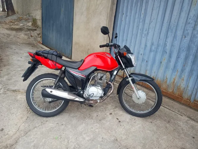 Cedo moto fan 125 bem conservada 
