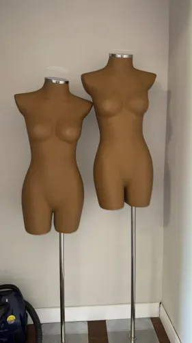3 manequins femininos