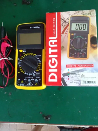Multímetro digital DT-9205A
