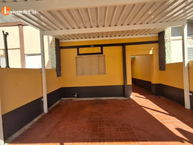 CASA COM EXCELENTE LOCALIZAÇÃO NO ALVINÓPOLIS