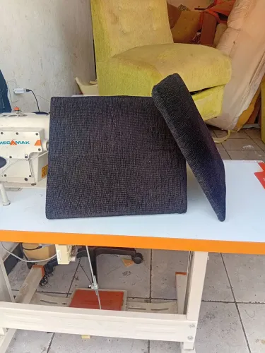 Acento de cadeira cor preta novo 40×40 tenho 100 peças tudo nova entrego em BH.