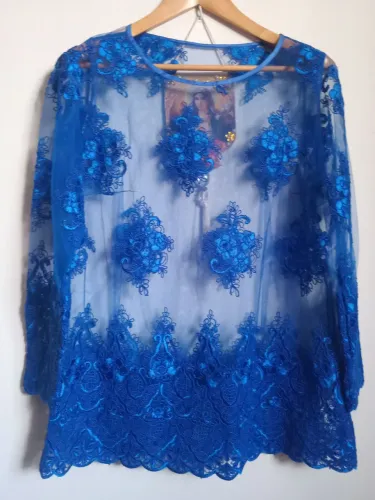Blusa Azul turquesa em renda.