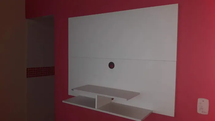 Painel Tv Branco para TV. Artely. Novo. Com 2 prateleiras.