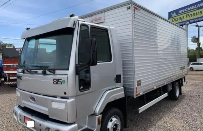 Ford Cargo 815 Baú 2010