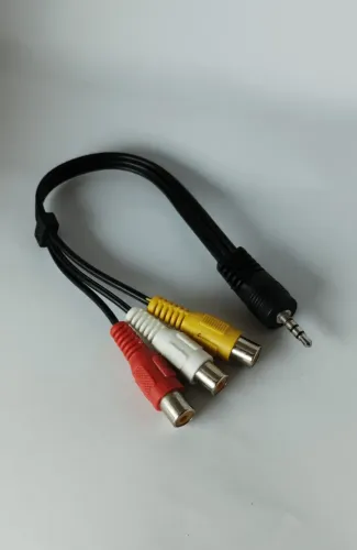 Cabo Adaptador P2 / P3 (3.5mm) para 3 RCA Fêmea - Áudio e Vídeo | Novo - Nunca usado