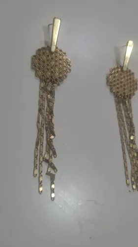 Brinco Cascata Estilizado em metal dourado