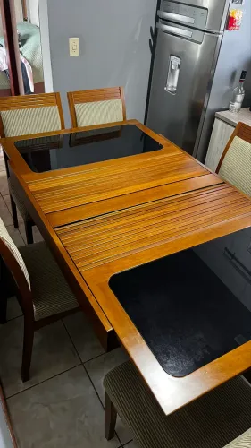Mesa retrátil com 6 cadeiras