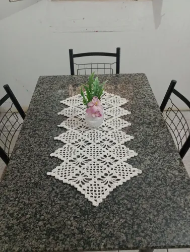 Trilho de mesa Aranha em crochê 