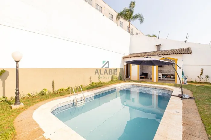 Casa para venda em Chácara Monte Alegre com 4 quartos, sendo 1 suíte, 450m²