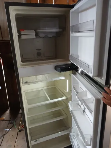 Vendo geladeira frost free usada funcionando certinho