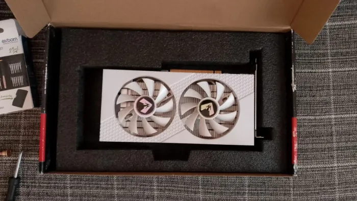 Vendo placa de vídeo RX 580 menos de 1 ano de uso funcionando perfeitamente