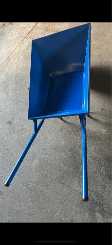 Carrinho de mão reforçado