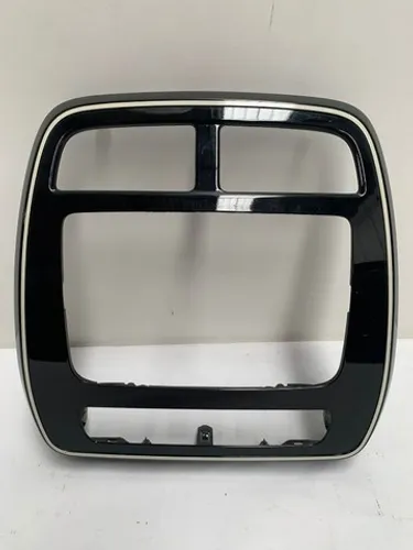 Moldura Do Radio Renault Kwid - (Preto Brilhante/Friso Branco) - Original/Usada