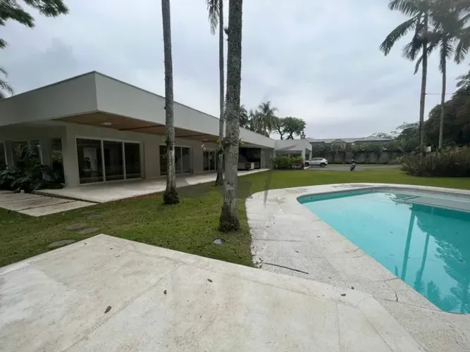 Casa de Condomínio - 5 Dormitórios (4 Suítes) à Venda ou para Alugar na Chácara Flora São 
