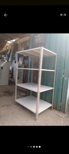 Estante de Ferro . Prateleira com 4 bandejas.