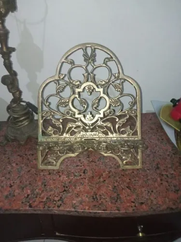 Suporte de livro em metal dourado - estilo clássico