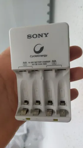 Carregador de Pilhas SONY