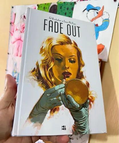Fade Out de  Ed Brubaker. Editora Mino, Capa Dura Em Português, 2022