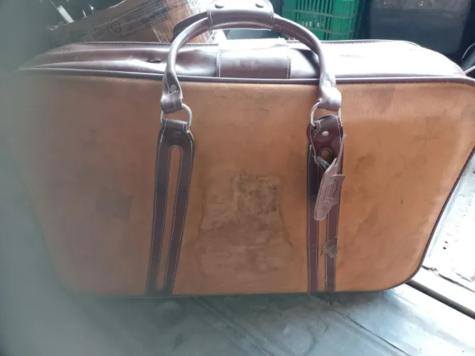 Mala antiga ideal para decorar ambientes ou carro