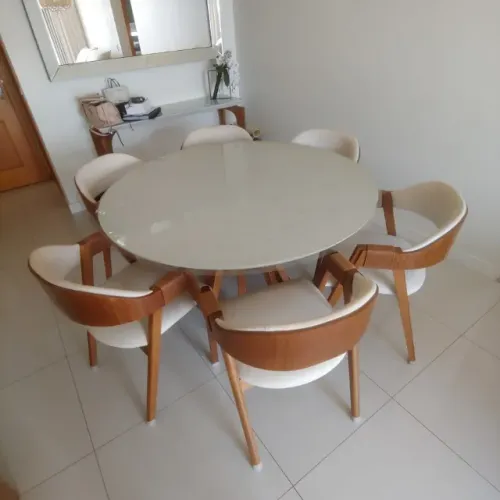 Conjunto Mesa de Jantar com 06 Cadeiras