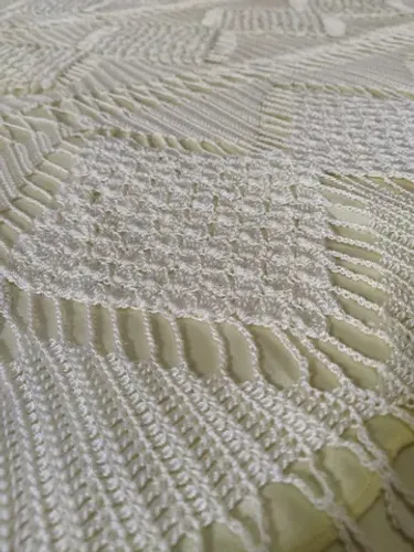 Colcha de crochê feito à mão, artesanal.