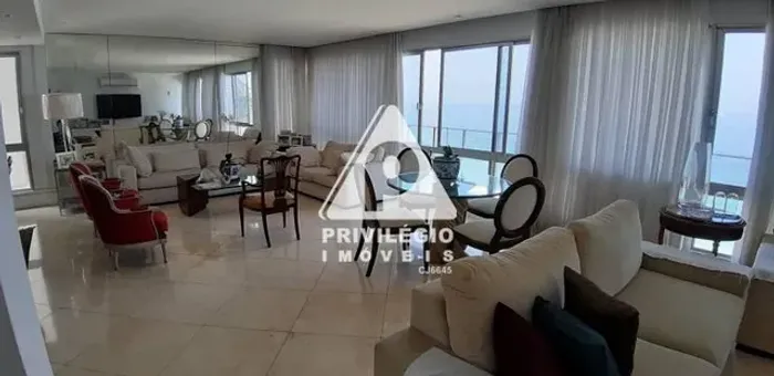Delfim Moreira: Apartamento de Alto Padrão com Vista Mar e 2 Vagas