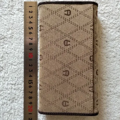 Carteira Etienne Aigner 