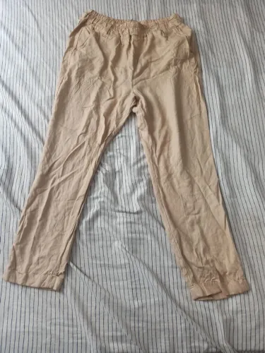Calça de tecido leve bege