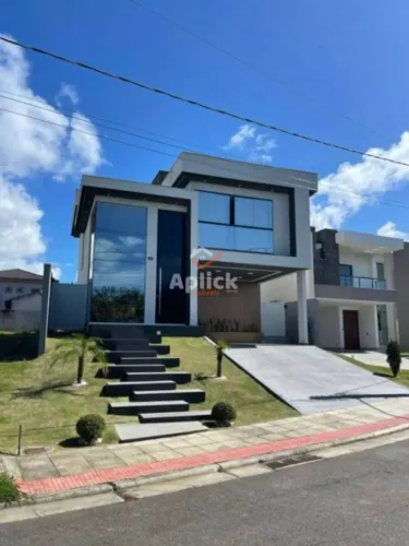 Casa Duplex de Alto Padrão à Venda no Boulevard Lagoa | 3 Quartos, Suíte Master, Piscina