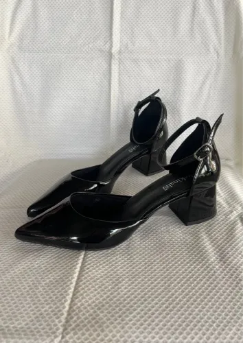 Scarpin Bico Fino Salto Bloco Grosso